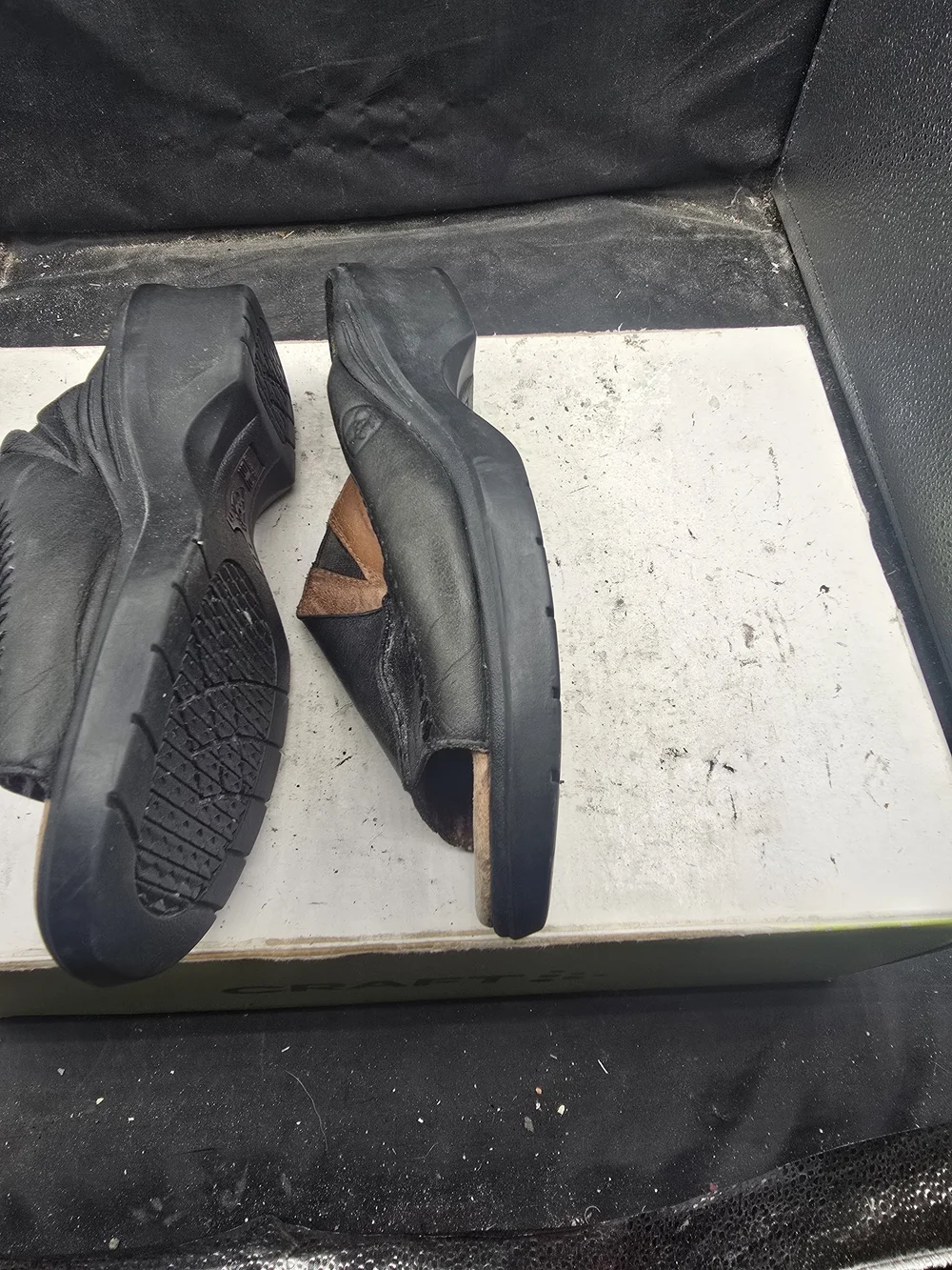 Ariat casual slide